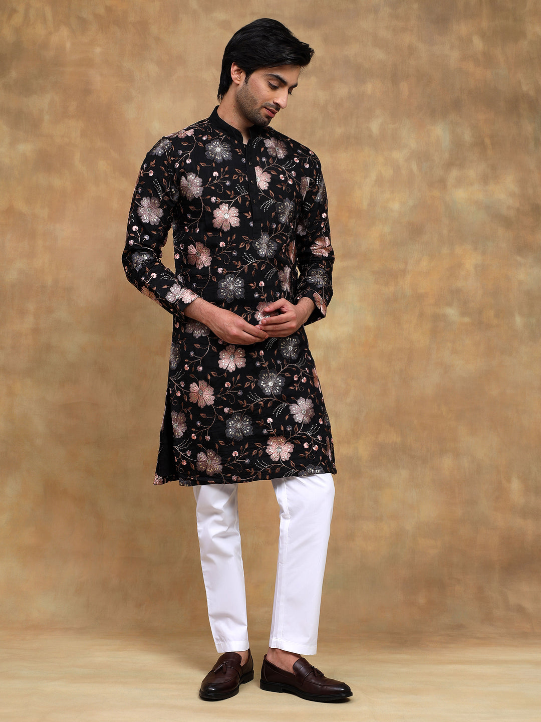 Black Floral Embroidered Kurta Pyjama