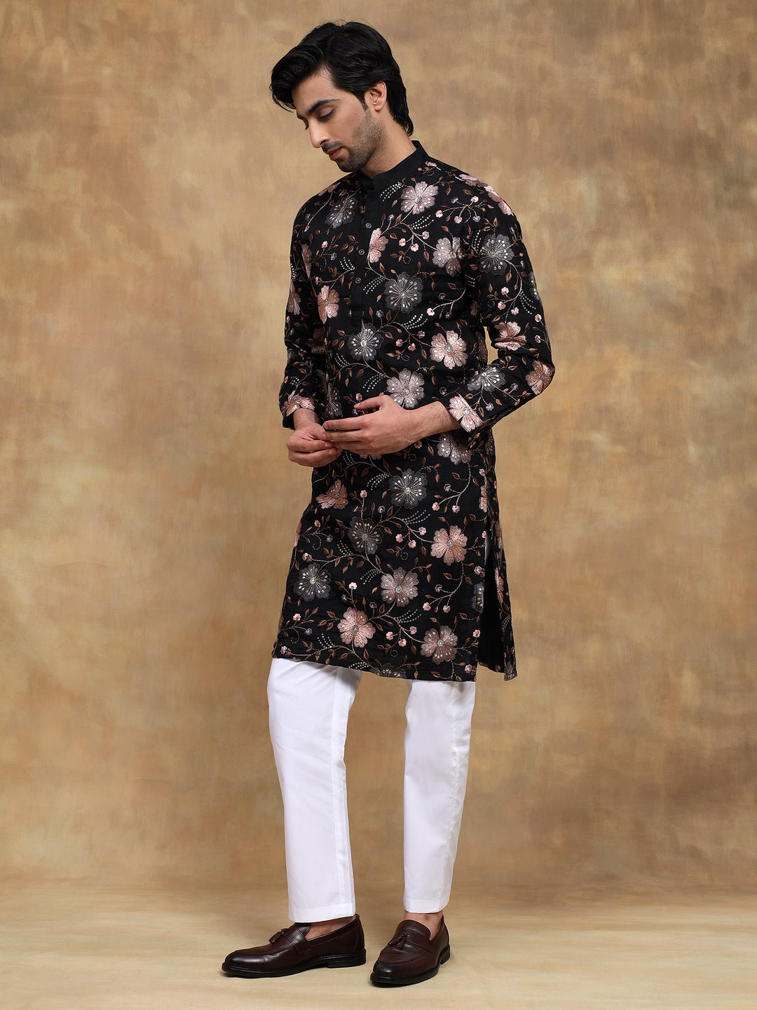 Black Floral Embroidered Kurta Pyjama